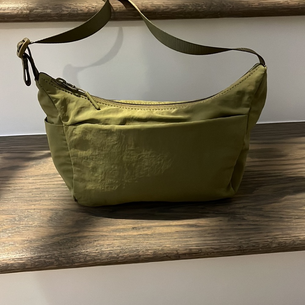 Lululemon Post Workout Bundle (Crossbody, Reusable Bag, and 2 Headbands) - Picture 6 of 13